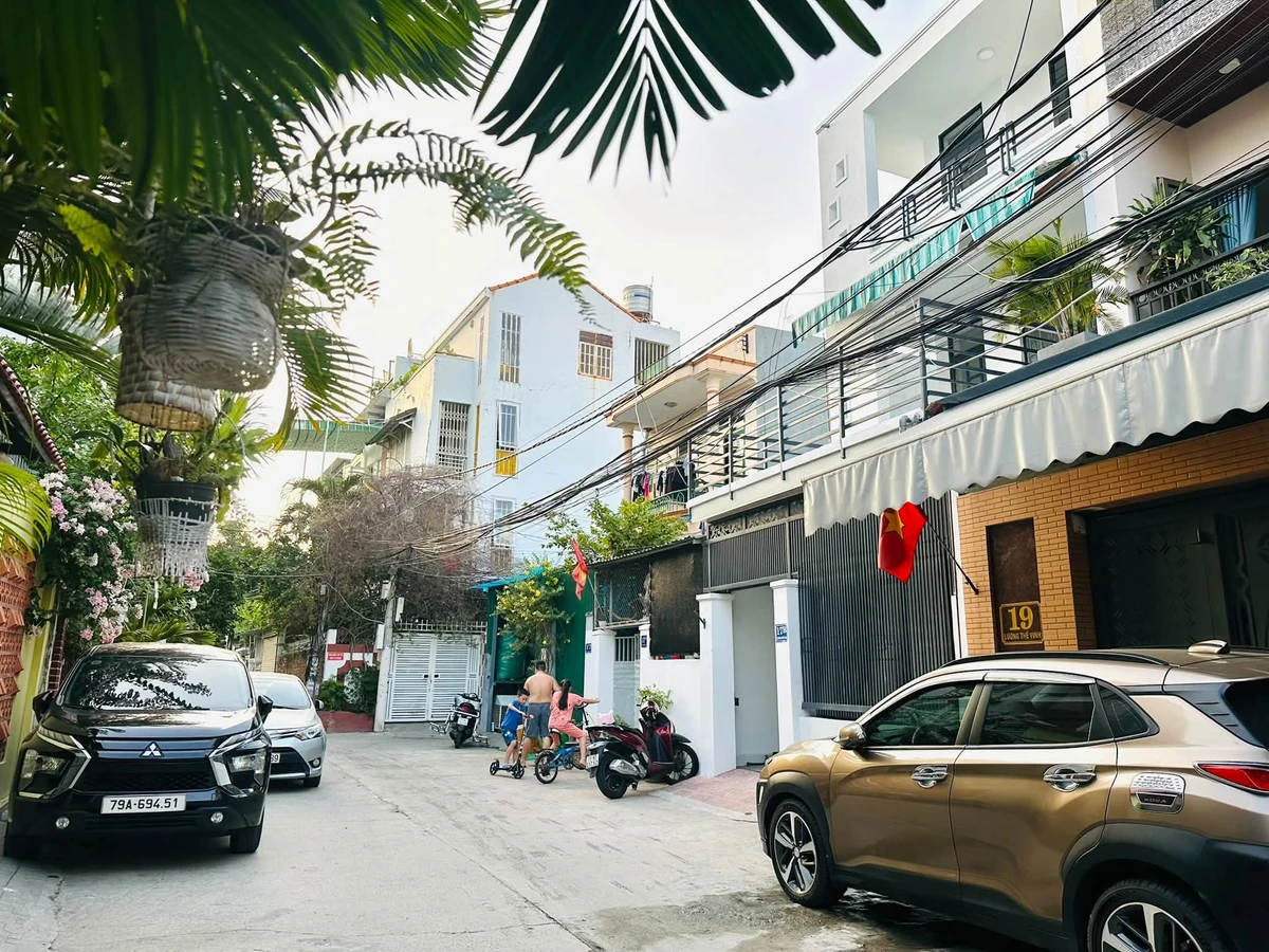 Bán nhà 3 tầng mặt tiền Lương Thế Vinh Nha Trang 65.8m2 7 tỷ - Ảnh thu nhỏ 3