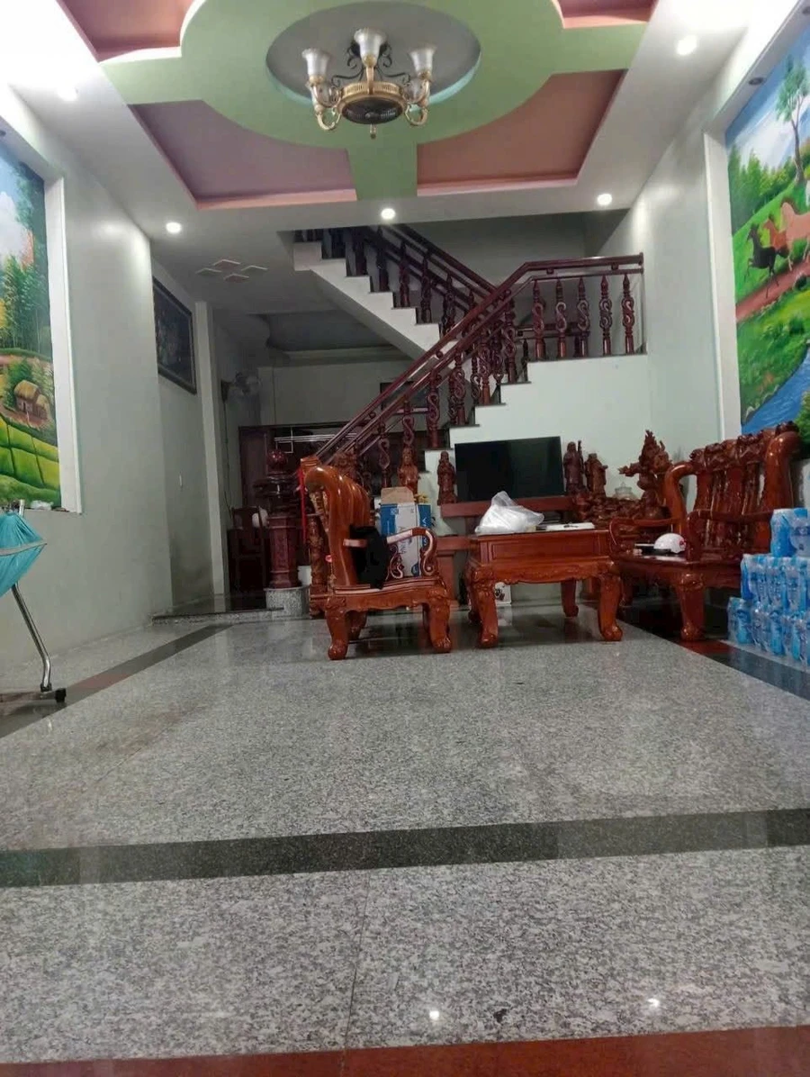 Bán nhà 1 trệt 2 lầu mặt tiền 5 tỷ tại Dĩ An - Ảnh thu nhỏ 2