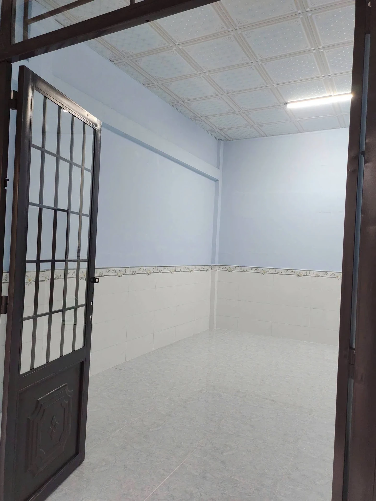 Bán nhà phố mặt tiền Nam Cao 60m², 2PN, Q.12 giá 1 tỷ 400 triệu - Ảnh 1