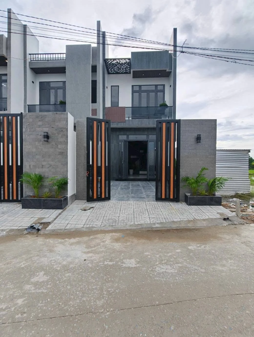 Bán nhà phố hiện đại 115m² 3 phòng ngủ tại Mỹ Hạnh Bắc, Long An - Ảnh 1