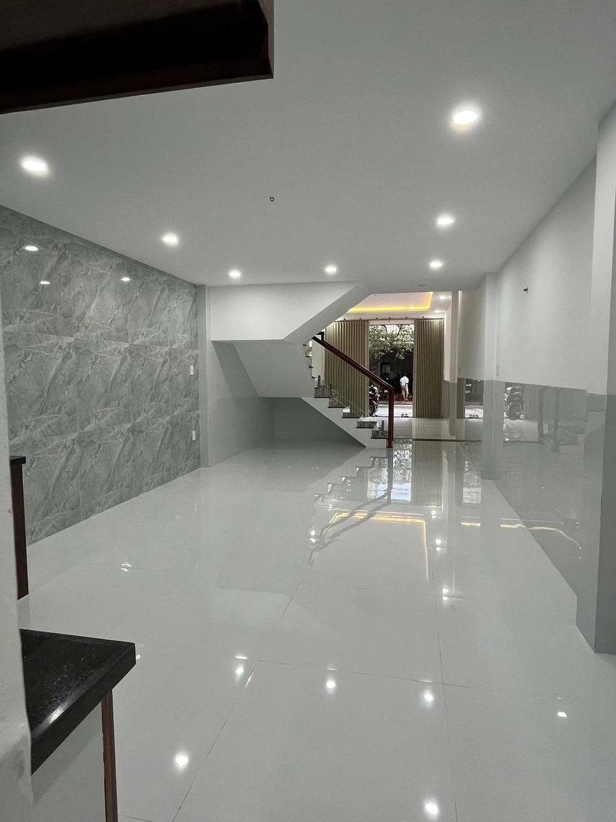 Bán nhà 4 tầng mặt tiền 76m2 Nguyễn Kim Vang - Ảnh 1