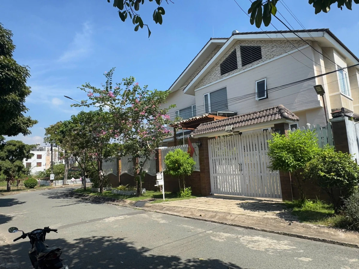 Bán biệt thự 5PN, 360m2, view sông, KDC Rạch Chiếc Q9 - 34.9 tỷ - Ảnh thu nhỏ 3