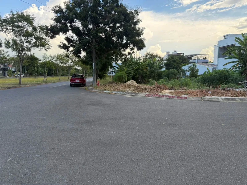 Bán đất 400m2 hai mặt tiền ngã tư Đà Nẵng 39tr/m2