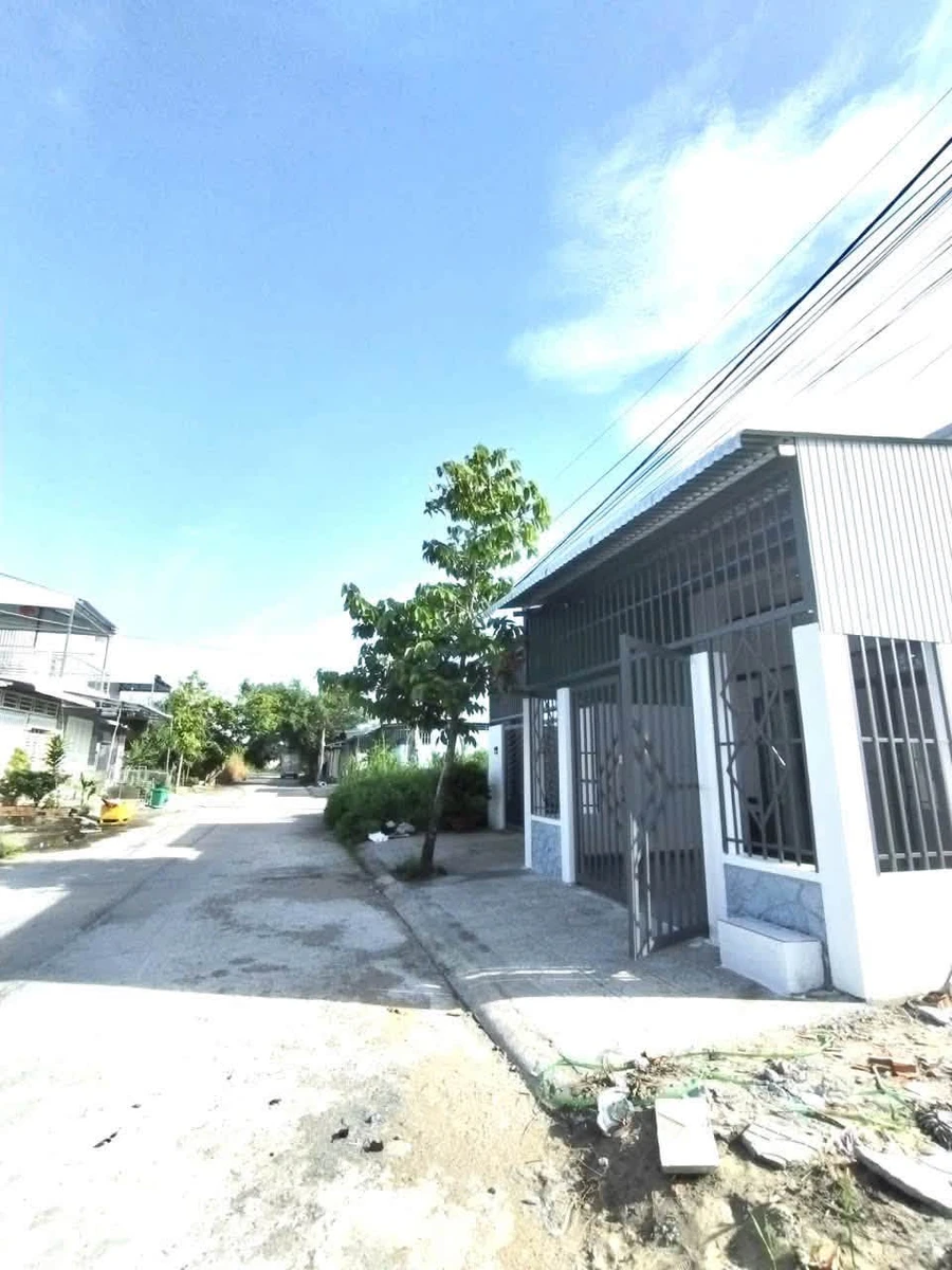 Bán nhà hoàn thiện 90m² 2PN Hoà Thuận An Giang 1 tỷ 250 - Ảnh 1