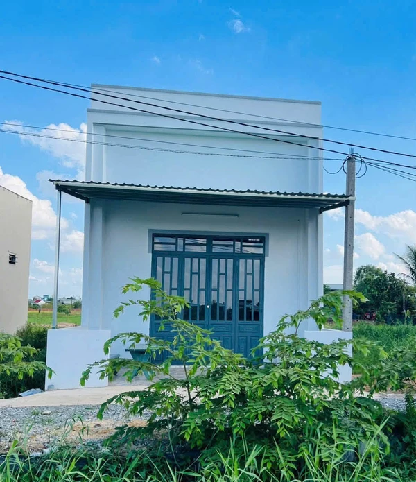 Bán nhà 5x13m 1 trệt 1 lửng xây mới gần Ngã Ba Mỹ Hạnh, Đức Hòa, Long An