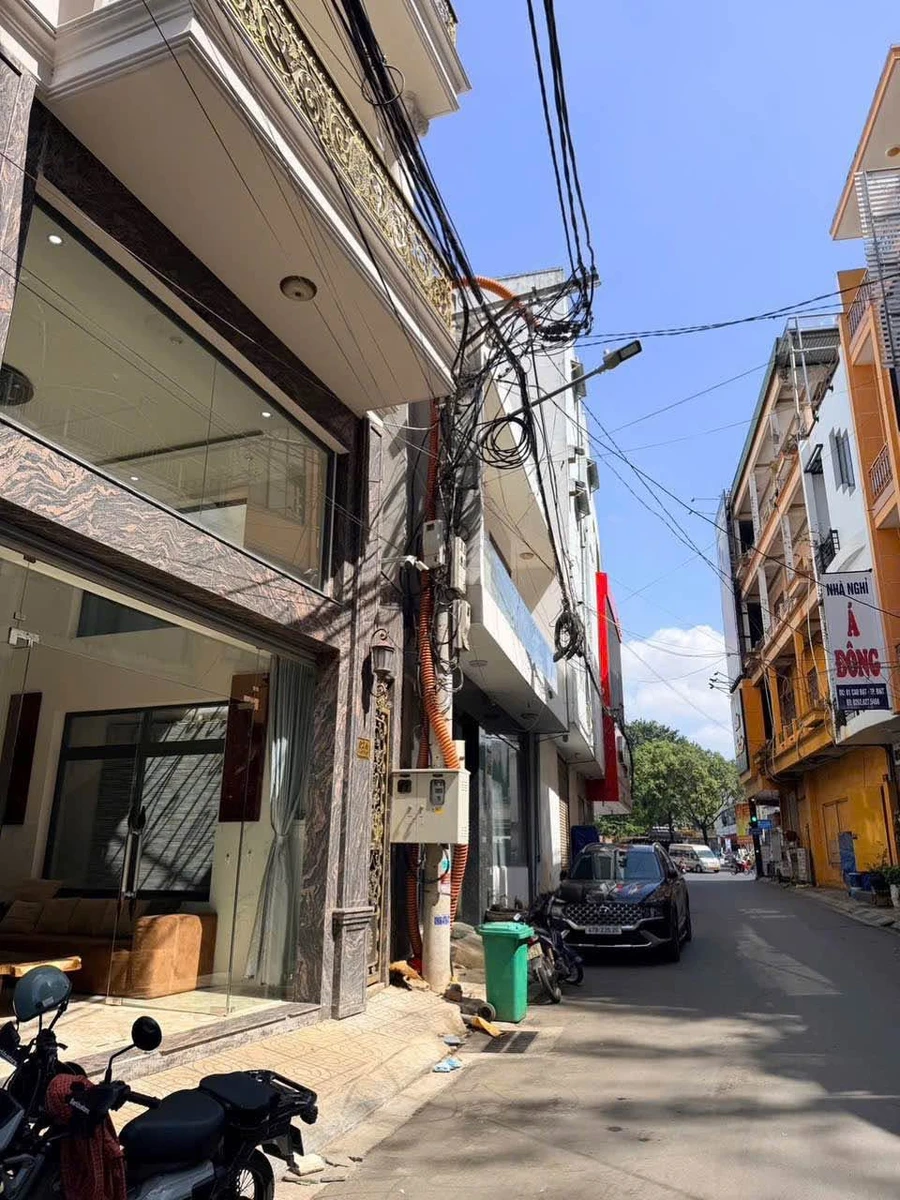 Bán nhà 2 mê 300m² đường Cao Đạt, Bình Tân, 7.4 tỷ - Ảnh 1