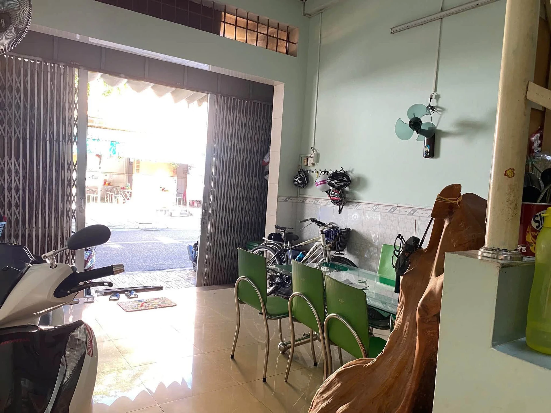 Bán nhà 1 trệt 1 lầu 46m² mặt tiền CMT8 giá 3.1 tỷ - Ảnh 1