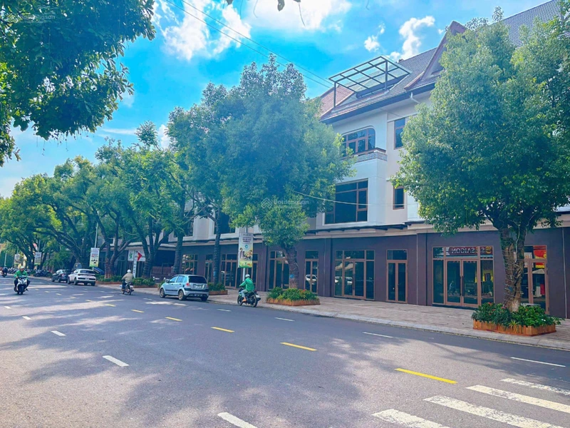 Nhà hai mặt tiền trung tâm phố - đã xây dựng xong - sổ sẵn đã hoàn công - sẵn hợp đồng thuê