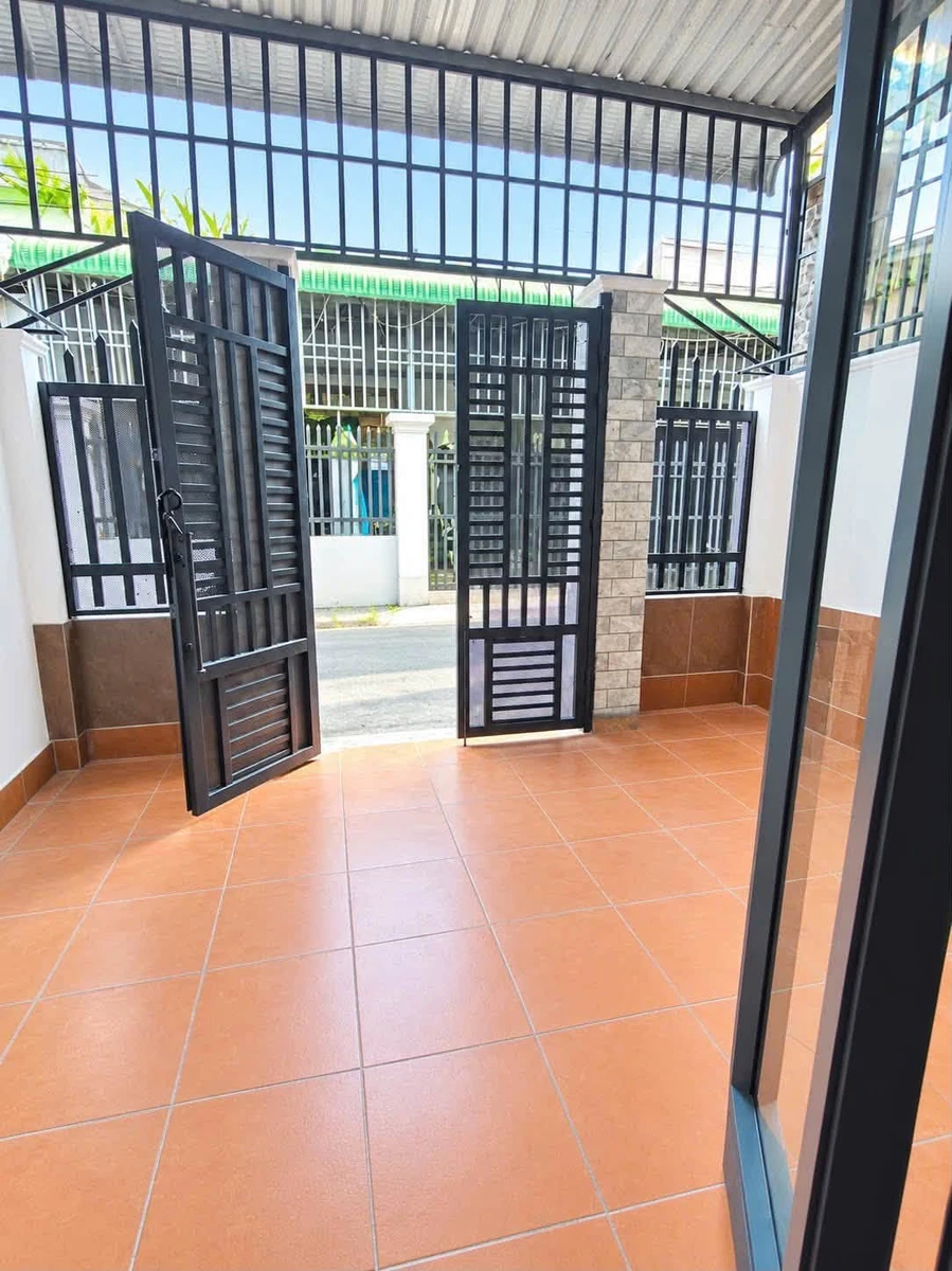 Bán nhà gác lửng 4x16m, 2PN, Khu 8 Phú Hòa, Thủ Dầu Một, giá 2,39 tỷ - Ảnh 1