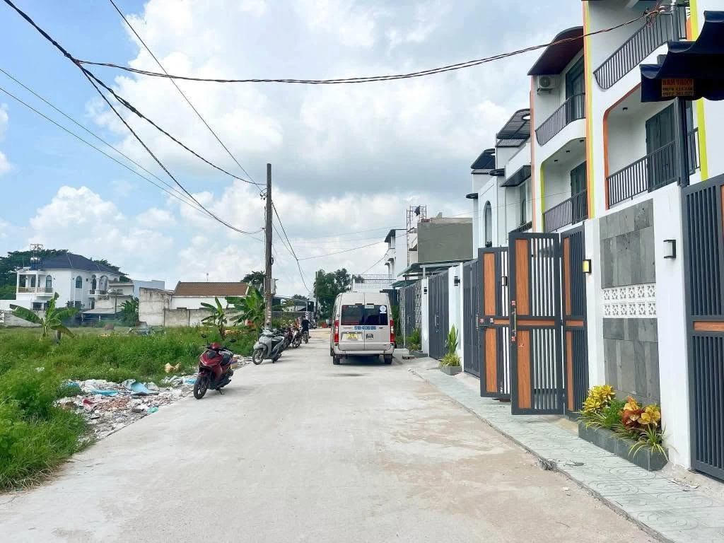 Bán nhà 4 phòng ngủ Chợ Chiều Hóc Môn 110m² - Ảnh 1