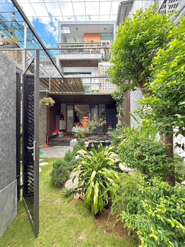 Bán nhà sân vườn 3 tầng 105m2, hồ cá Koi, 4PN, kiệt Nguyễn Phước Nguyên, Đà Nẵng