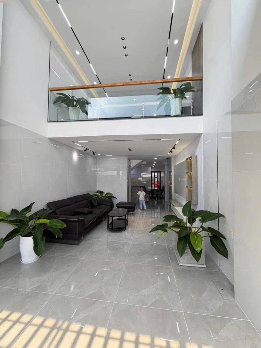 Bán nhà hẻm xe hơi Lạc Long Quân Quận 11, 56m2, 5 tầng, 6PN, 9,8 tỷ - Ảnh thu nhỏ 3