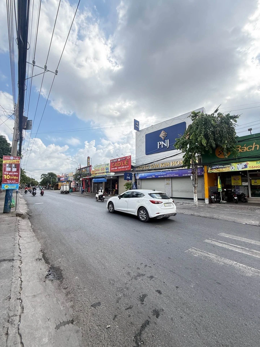 Bán nhà góc 2 mặt tiền 340m2 đường Nguyễn Tri Phương, Dĩ An, đang cho thuê 50tr/tháng - Ảnh thu nhỏ 2