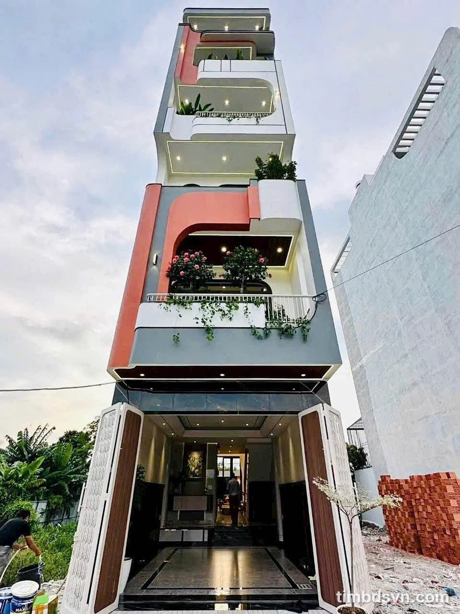 Bán nhà phố thang máy 350m2, 5PN, 7WC ngã tư Ga Quận 12 - Ảnh 1