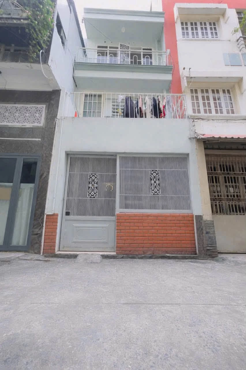 Bán nhà 3 tầng BTCT mặt hẻm Hoàng Diệu Q4 - 6 tỷ - Ảnh 1
