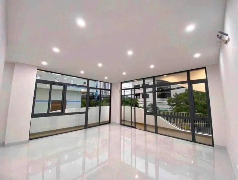 Cho thuê nhà góc 2 mặt tiền đường Diên Hồng, Quy Nhơn, 90m2, 2 tầng, 20 triệu/tháng