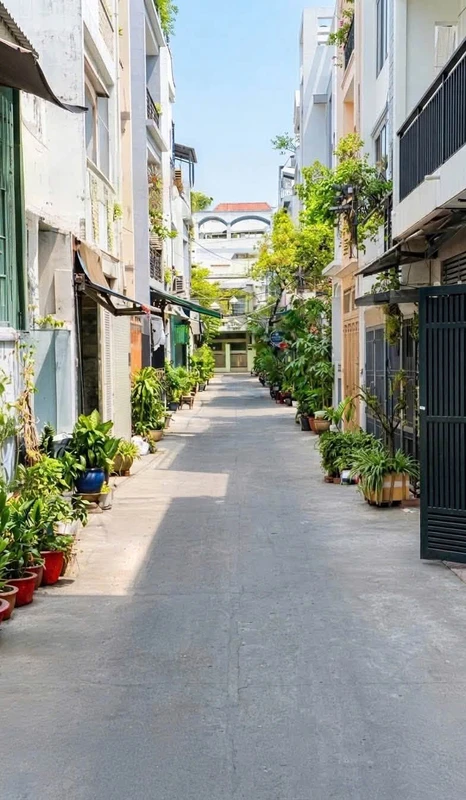 Bán nhà hẻm ô tô 5m, 63m2, 3 tầng, 4PN, gần Cách Mạng Tháng 8, Tân Bình, giá 13 tỷ