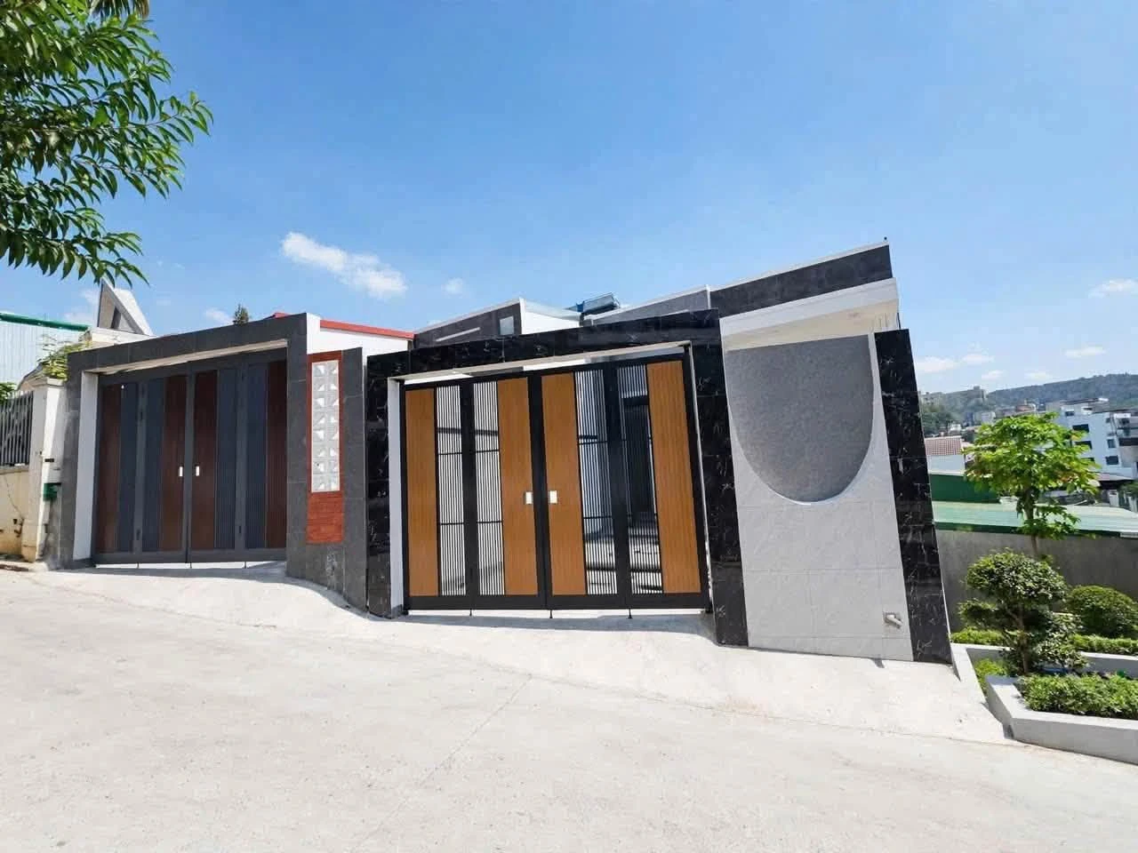 Bán 2 căn nhà liền kề hẻm ô tô, 3PN full nội thất, giá 3,55 tỷ cho 2 căn - Ảnh 1
