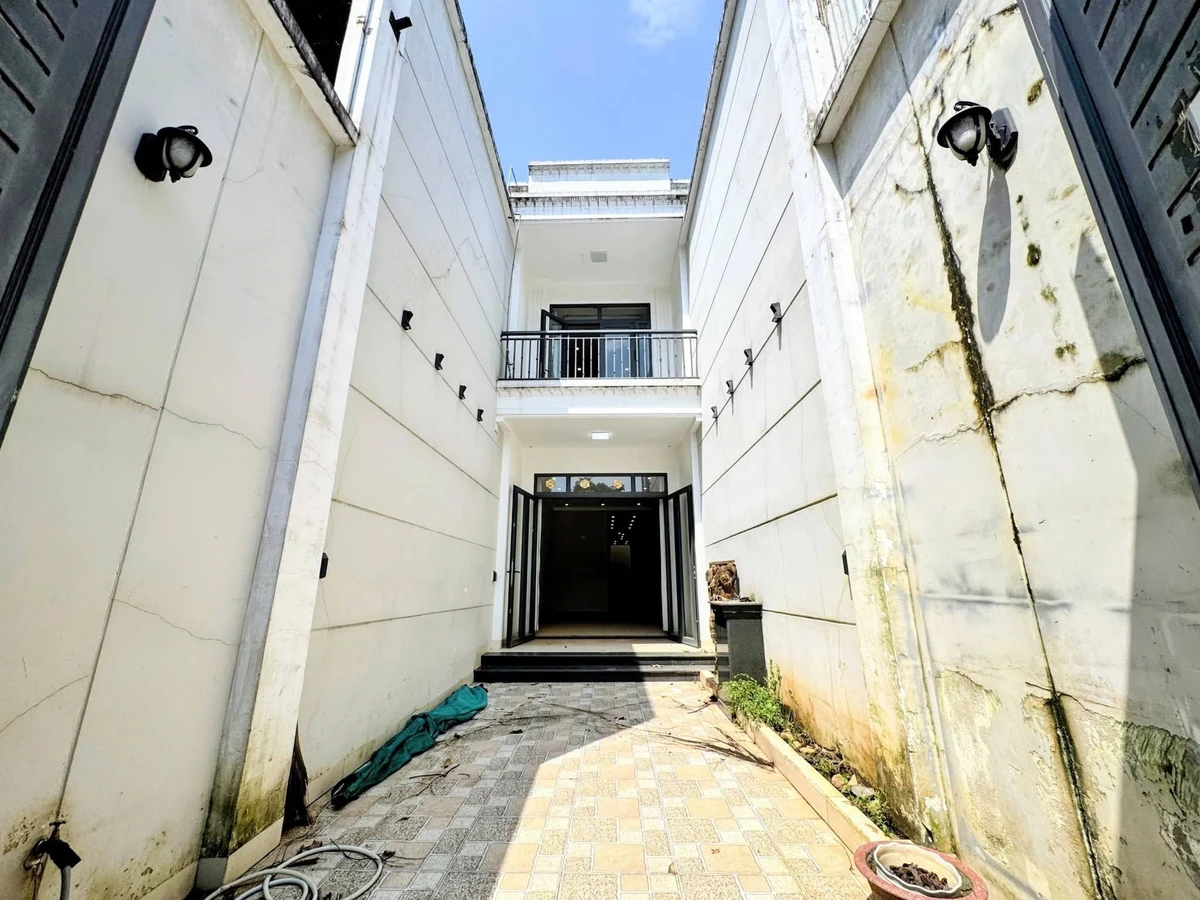 Bán nhà 1 trệt 1 lầu 100m2, 3 phòng ngủ, đường 2 ô tô, Hố Nai, Biên Hòa - Ảnh 1