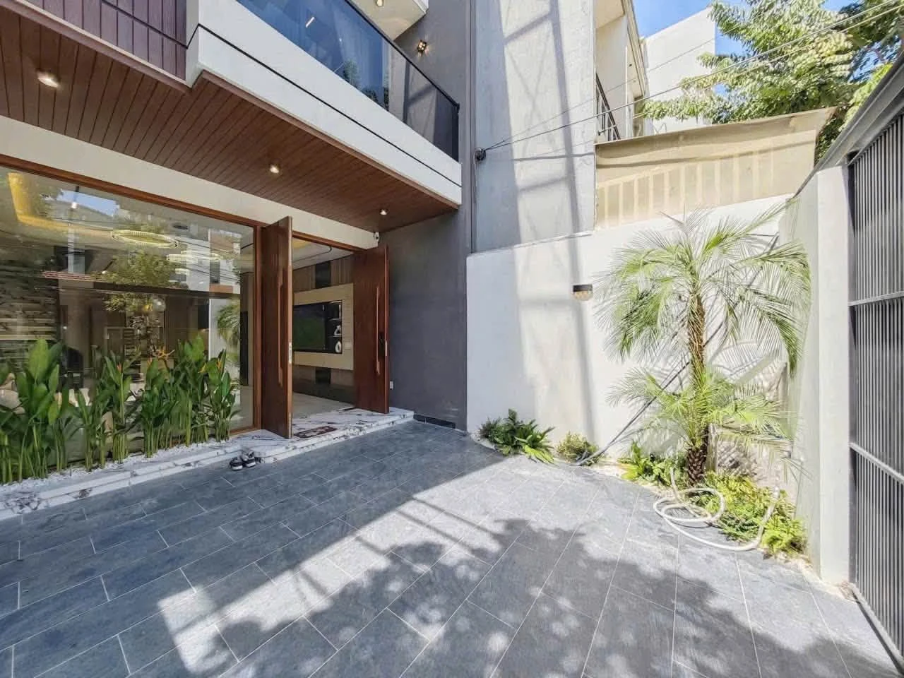Bán nhà 3 tầng 100m² Hòa Xuân, full nội thất, 7 tỷ - Ảnh 1