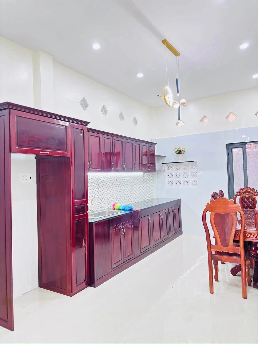 Bán nhà mặt tiền 1 trệt 2 lầu 4PN đường Huỳnh Tịnh Của, trung tâm Rạch Giá, giá 2,6 tỷ - Ảnh thu nhỏ 5