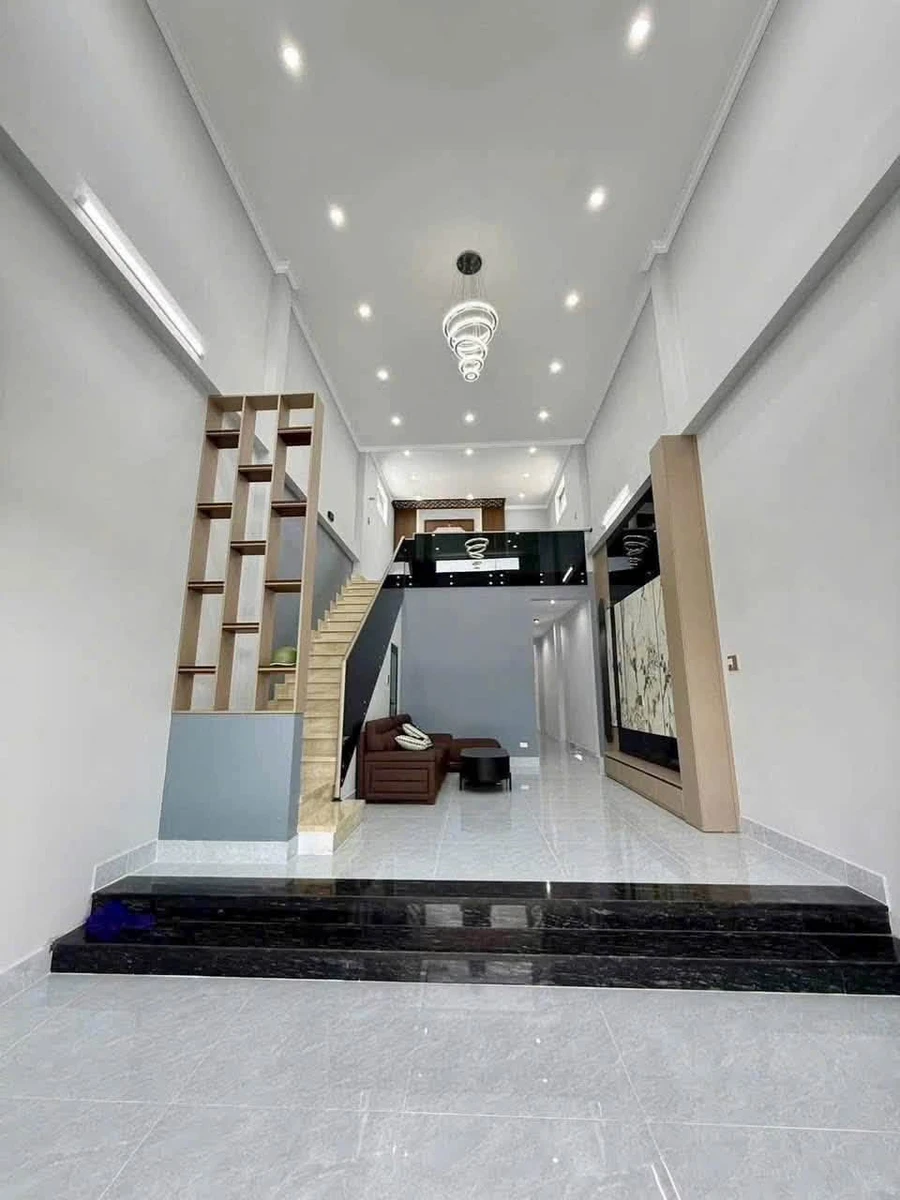 Bán nhà mặt tiền 108m² 3 phòng ngủ Ngọc Hân Công Chúa Quận 1 - Ảnh 1