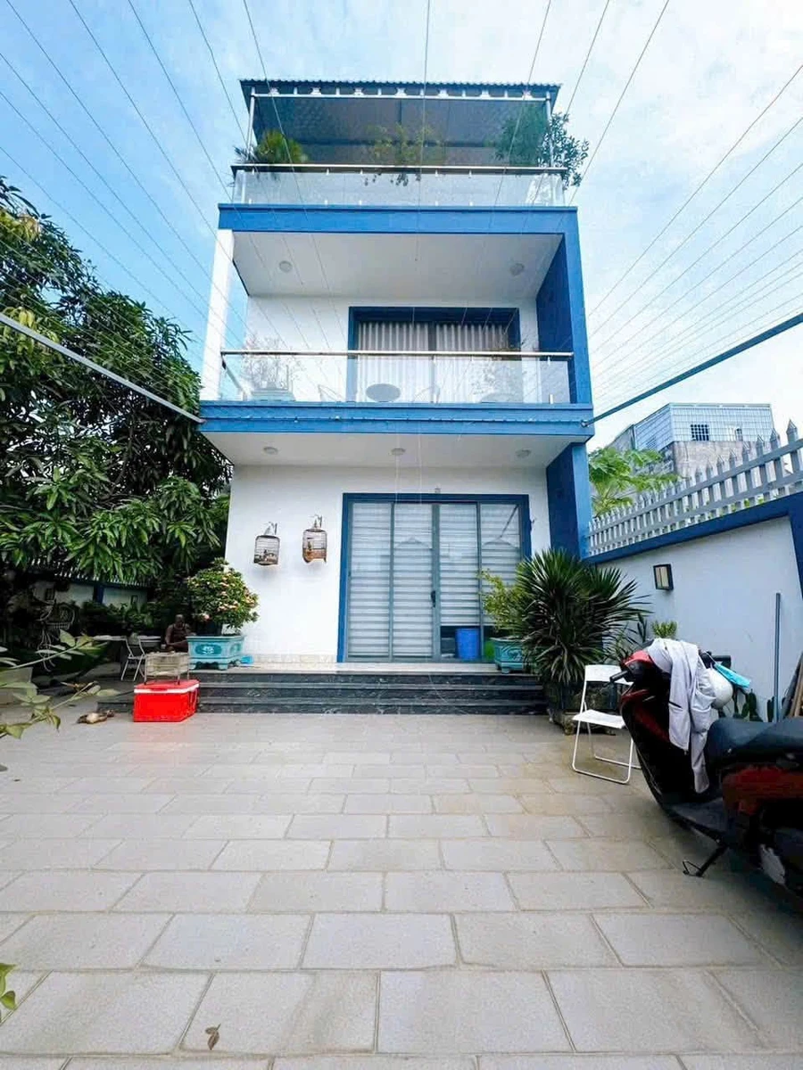 Bán nhà 1 trệt 2 lầu 140m2 phường Tân Phong, hẻm ô tô xe tải, giá 4,7 tỷ - Ảnh 1