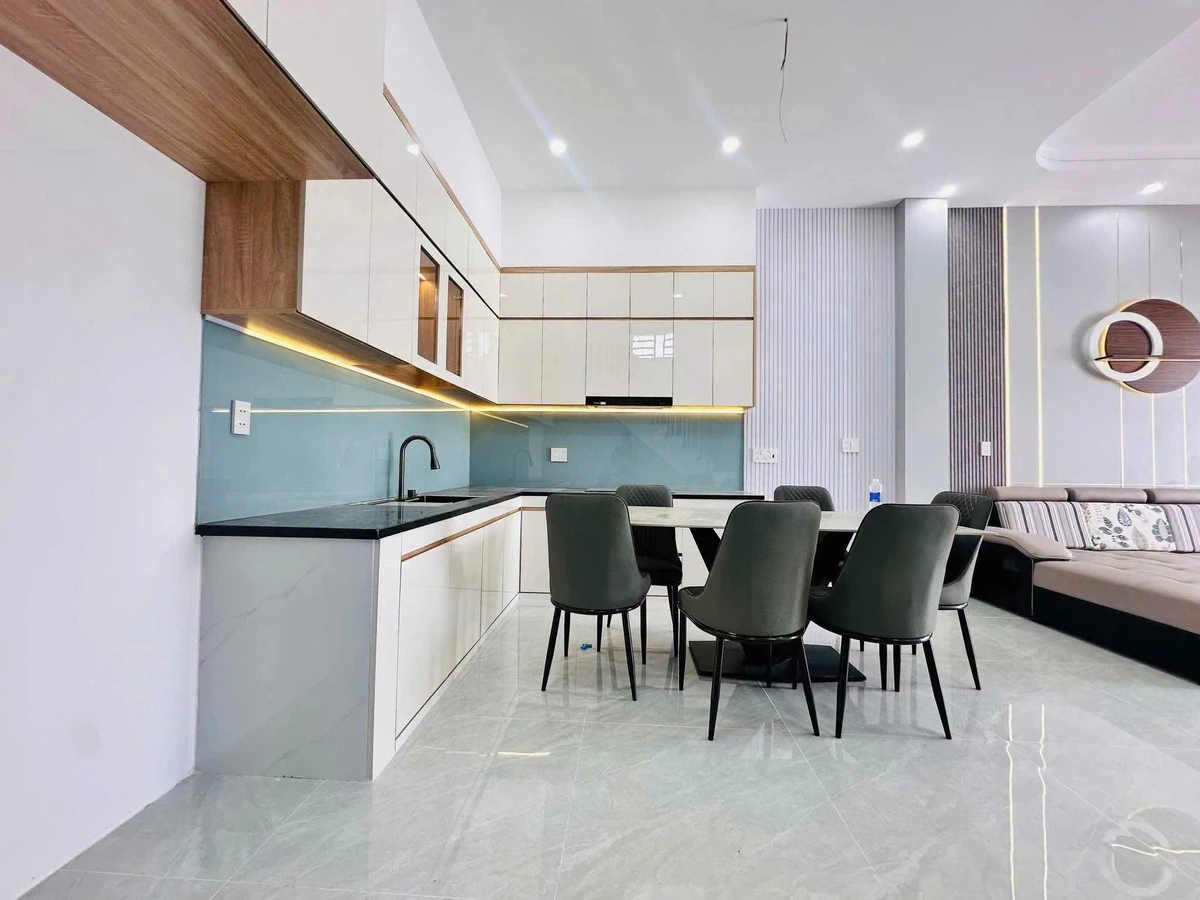 Bán nhà 1 trệt 2 lầu, 4 phòng ngủ 210m², Thủ Dầu Một - Ảnh thu nhỏ 4