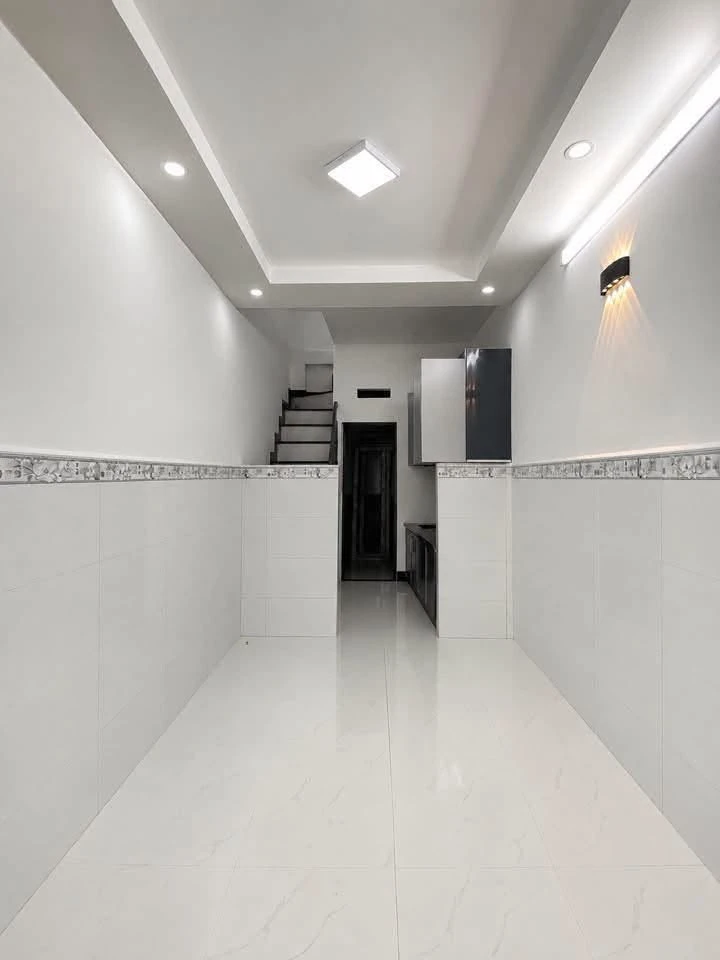Bán nhà 2 phòng ngủ 52m² Hoàng Diệu, Quận 4, 2.6 tỷ - Ảnh thu nhỏ 2