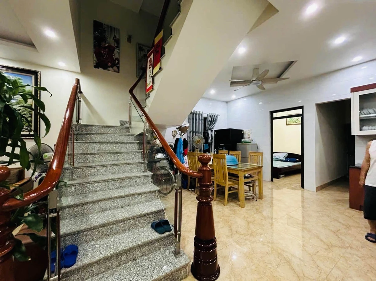 Bán nhà 3 tầng 109m2 ngõ 5 TT Cao Thắng, Hạ Long, ô tô đỗ cửa, giá 5,999 tỷ - Ảnh thu nhỏ 5