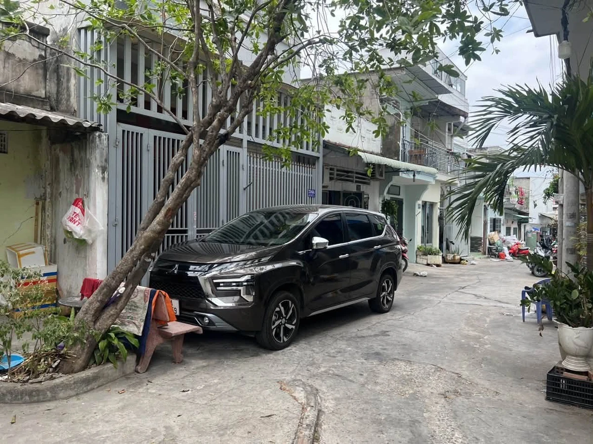 Bán nhà hẻm ô tô 130m2, 3PN 3WC, đường Tăng Nhơn Phú, Quận 9 - Ảnh 1