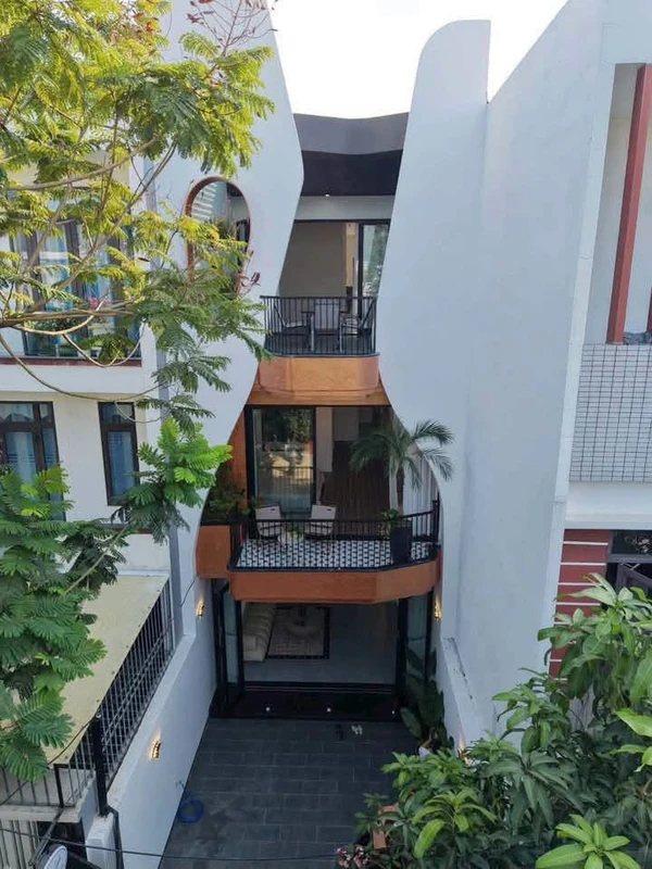 Nhà 3 tầng mặt tiền 100m² Huỳnh Ngọc Đủ Đà Nẵng