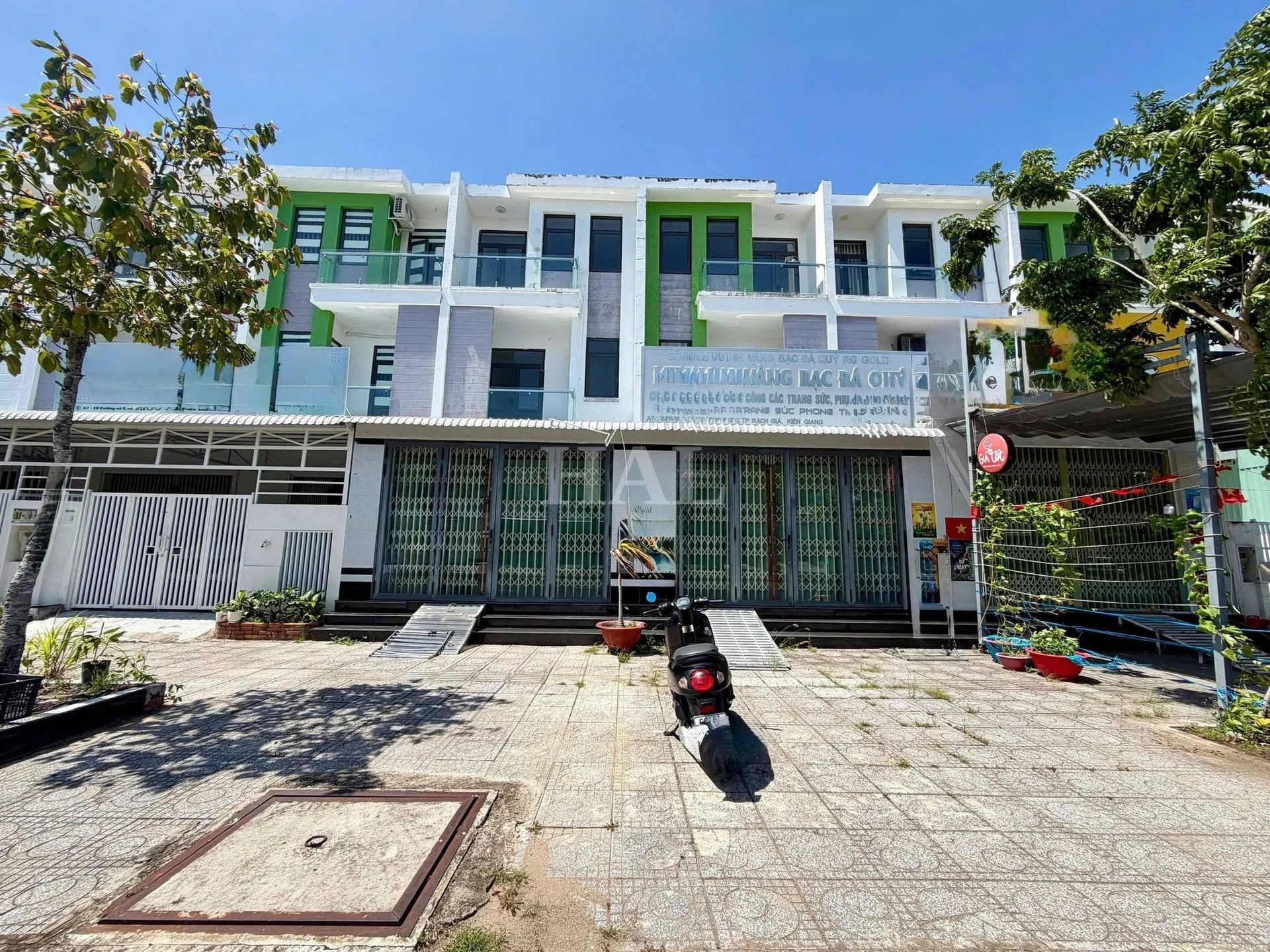 Cho thuê nhà 2 căn mặt tiền Rạch Giá 100m² 10 tr/tháng - Ảnh 1