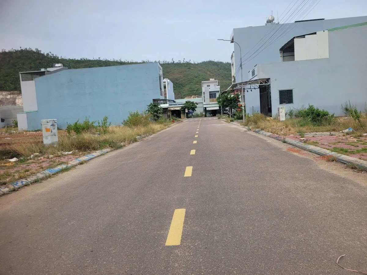 Bán đất khu đô thị Long Vân 100m2, giá 2 tỷ 1 - Ảnh thu nhỏ 2