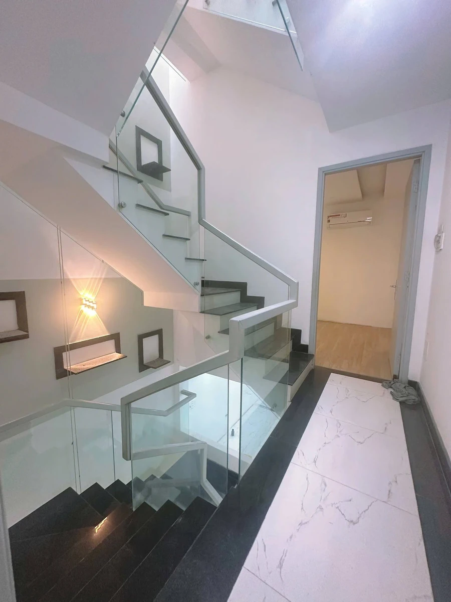 Bán nhà 4PN 45m2 sát mặt hẻm Huỳnh Văn Bánh Q.3 - 9 tỷ - Ảnh thu nhỏ 2
