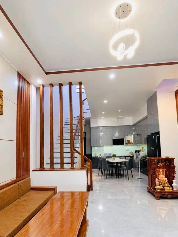 Bán nhà 3 tầng 96,2m2, 3 phòng ngủ, KDC Tây Phan Đình Phùng, Quảng Ngãi