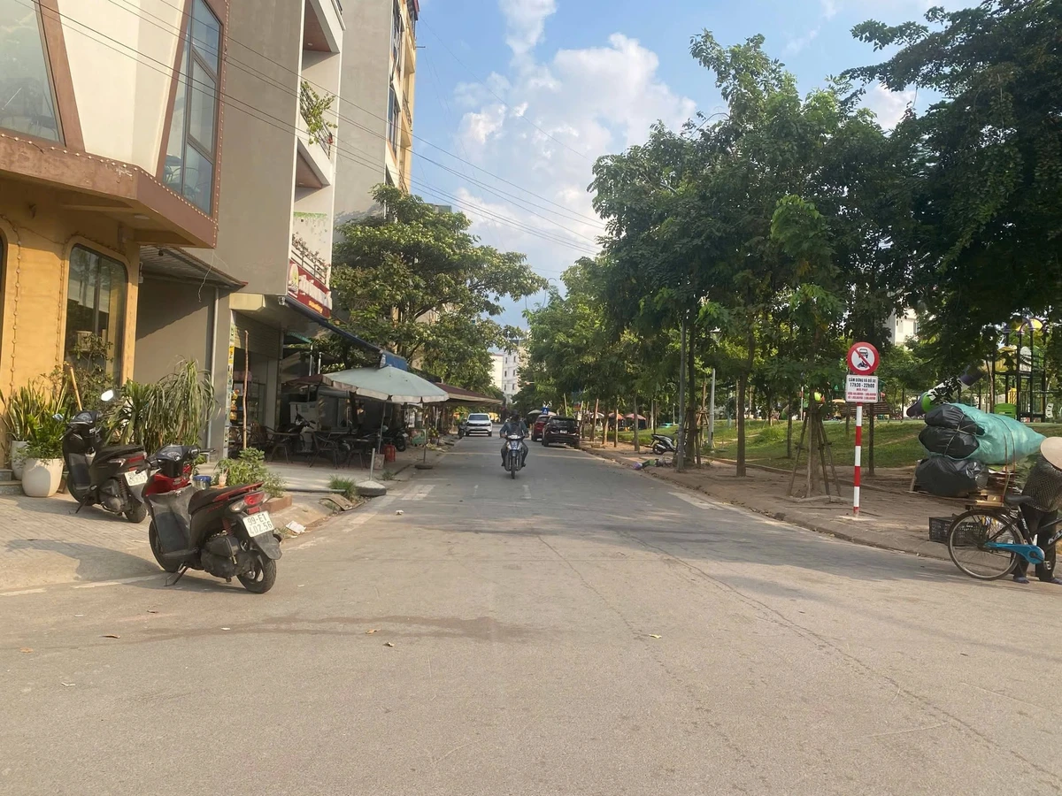 Bán đất 80m² mặt tiền 5m view sân bóng, giá 6.5 tỷ - Ảnh thu nhỏ 3