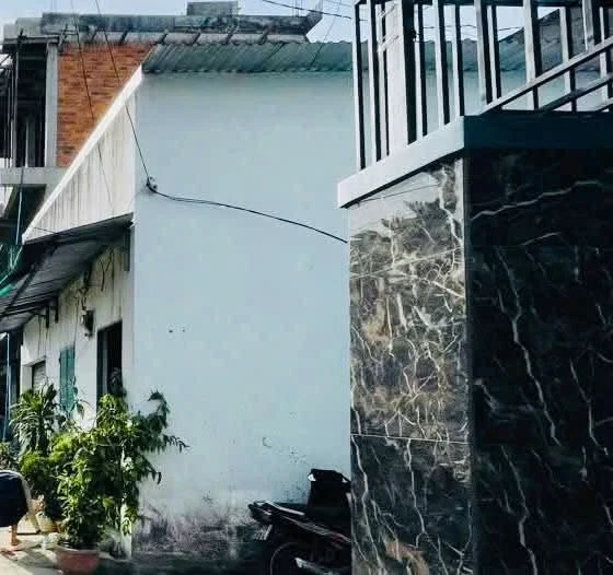 Bán nhà cấp 4 hẻm xe tải đường Bến Vân Đồn, Quận 4, đất 65m2 nở hậu - Ảnh thu nhỏ 3