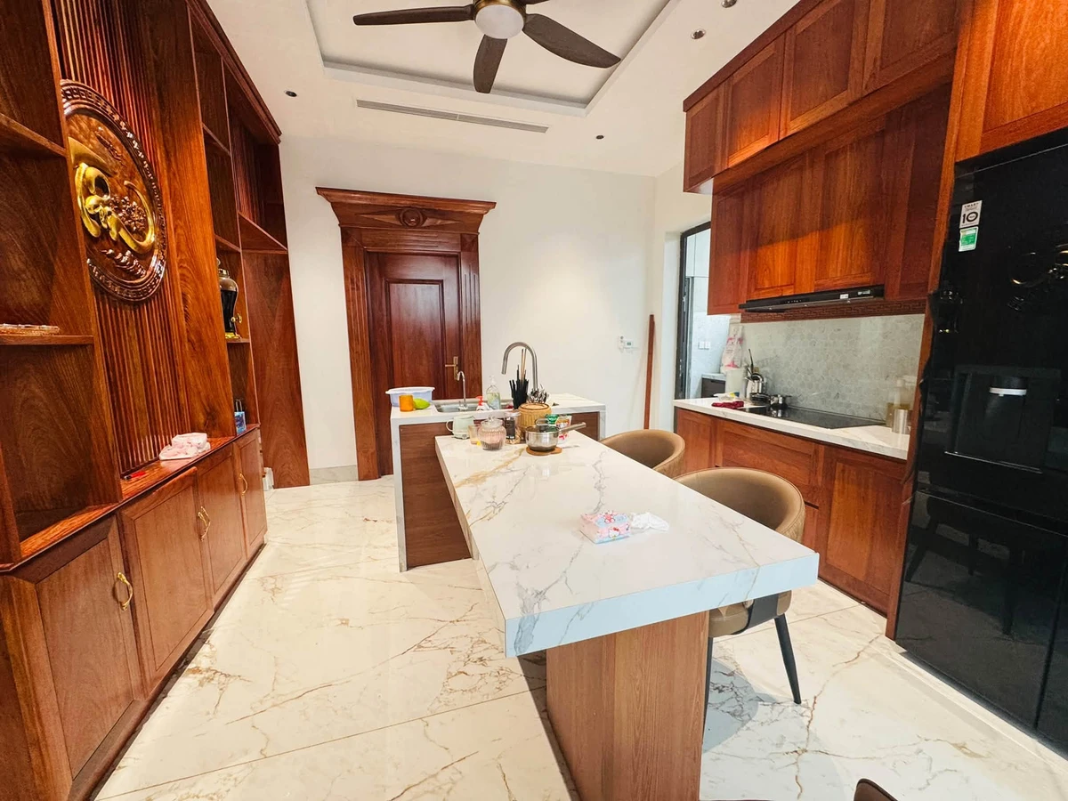 Bán biệt thự 6PN5WC 220m2 full nội thất Vinhomes Heritage - Ảnh thu nhỏ 2