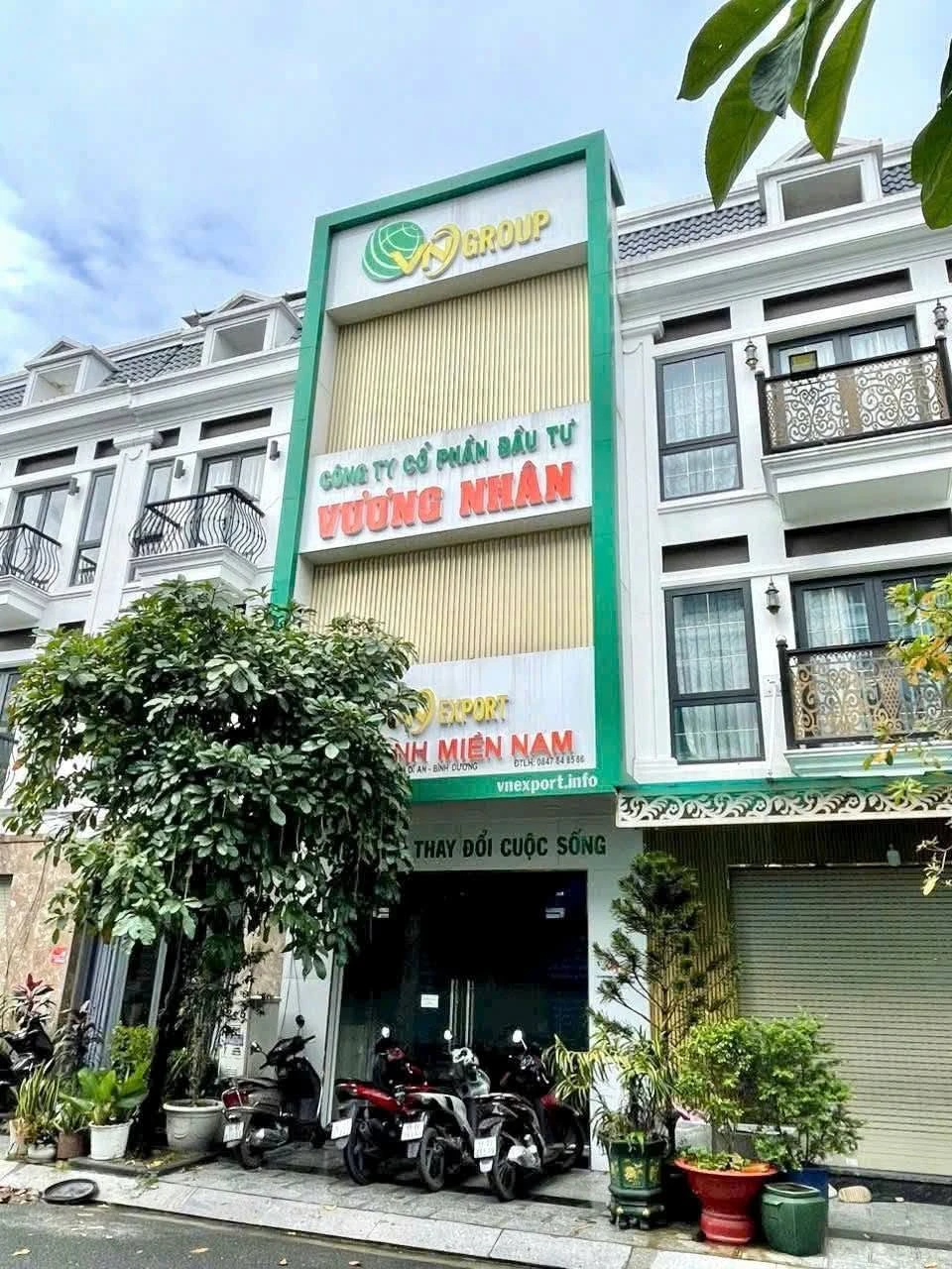 Cho thuê nhà 2 lầu 4 phòng ngủ 80m2 Dĩ An Bình Dương - Ảnh 1