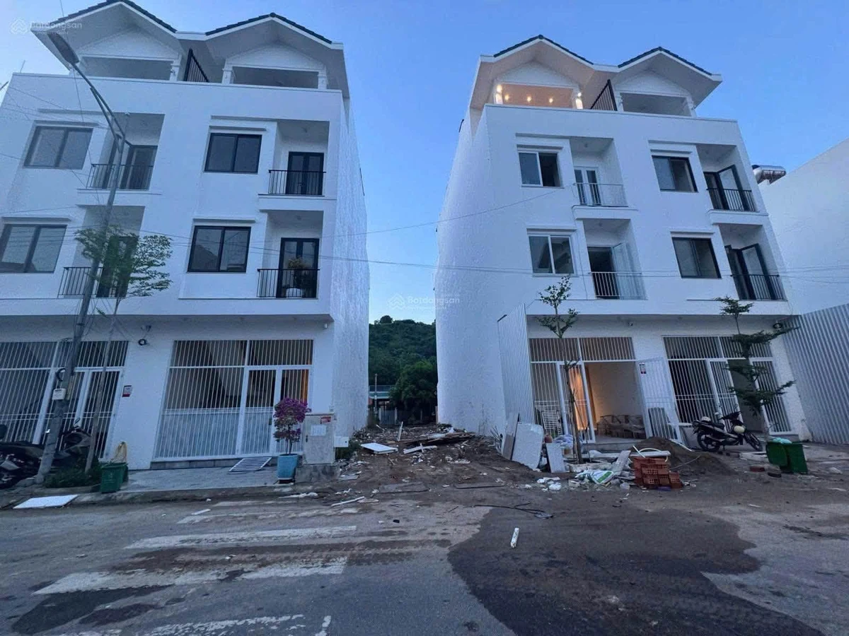 Bán nhà liền kề 75m2 Ngô Văn Sở Nha Trang 11.5 tỷ - Ảnh 1