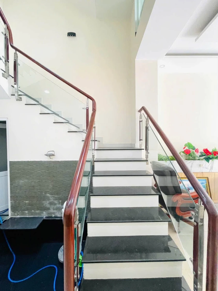 Bán nhà phố mặt tiền Linh Đông Thủ Đức 72m2 giá 8 tỷ 600 - Ảnh thu nhỏ 4