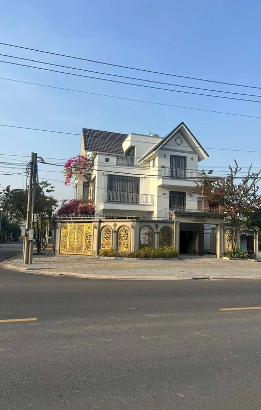 Bán biệt thự góc 2 mặt tiền Lê Đại Hành 248m2, 4PN, phường Long Tâm, TP Bà Rịa