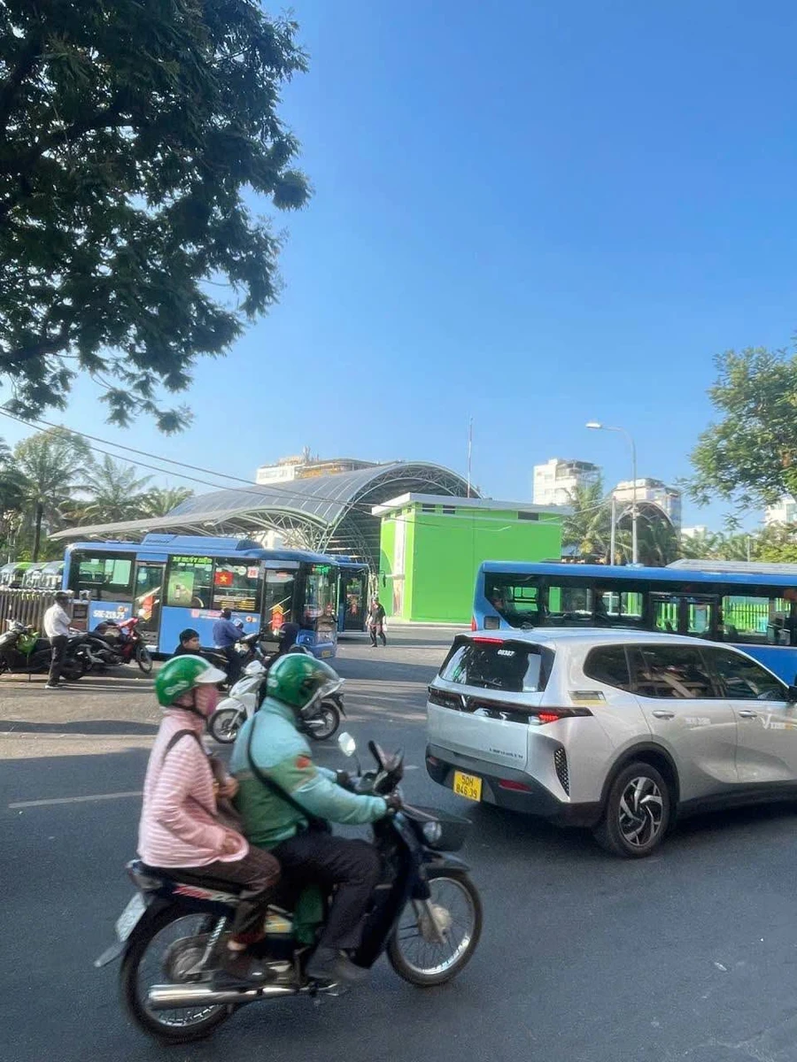 Bán nhà 1PN, 1 trệt 1 lầu full nội thất, 25,4m² Bén Thành, Quận 1 - Ảnh 1