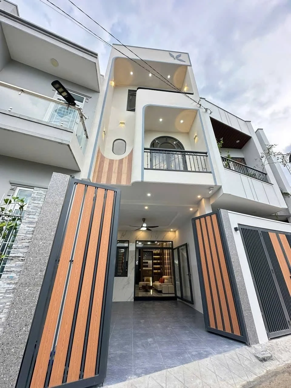 Bán nhà 2 lầu 3PN ở Tân Phong, 76.5m², 4.19 tỷ - Ảnh 1