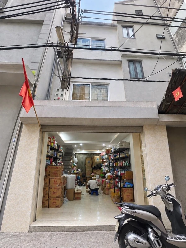 Cho thuê nhà kinh doanh 4 tầng 32m2 mặt tiền đường Tân Ấp