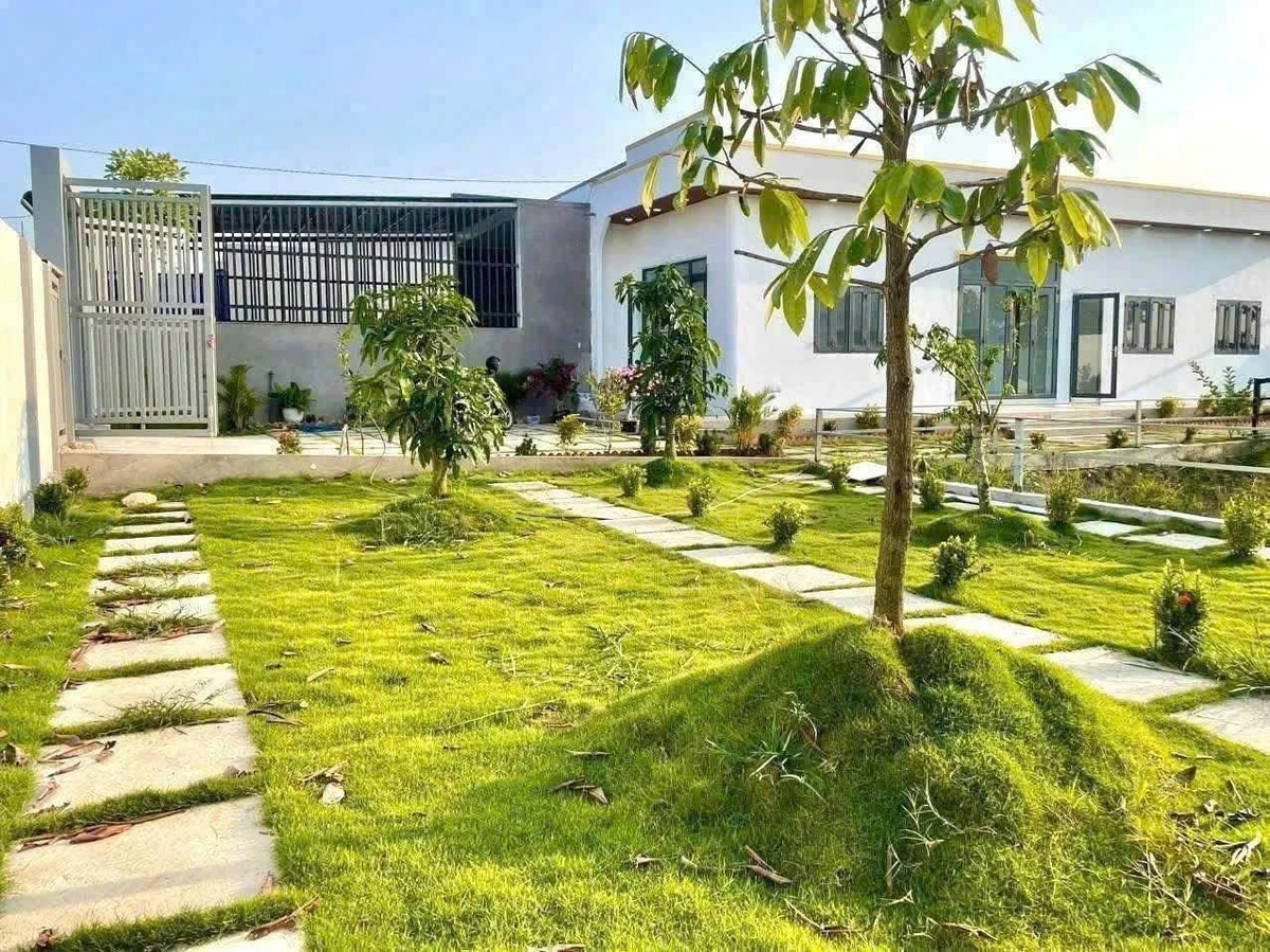 Bán nhà sân vườn 861m² 2PN Cần Dước Tây Ninh 3,7 tỷ - Ảnh thu nhỏ 2