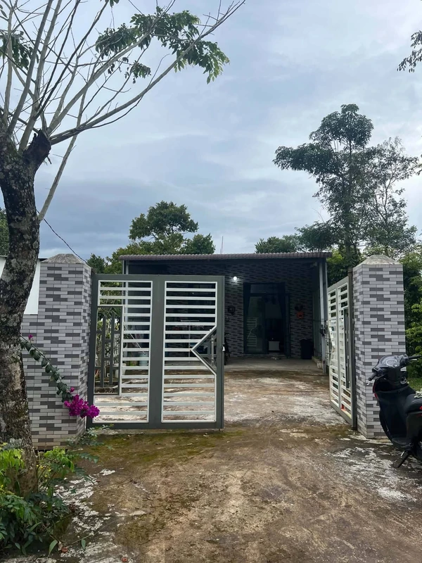Nhà bán 180m² 2 phòng ngủ giá 830 triệu gần Eva Farm