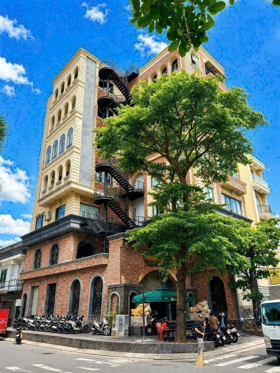 Bán nhà góc 2 mặt tiền kinh doanh Quận 7, 241m², 7 tỷ - Ảnh 1
