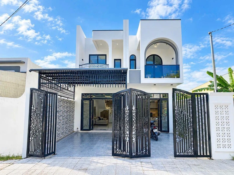 Bán nhà phố 1 trệt 1 lầu 4PN hẻm ô tô gần đường Liên Hương, Rạch Giá, giá 2,86 tỷ